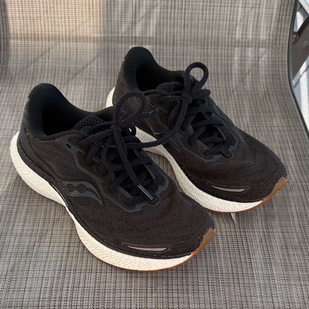 Saucony Triumph 19 Women's Black and White Athletic Shoes